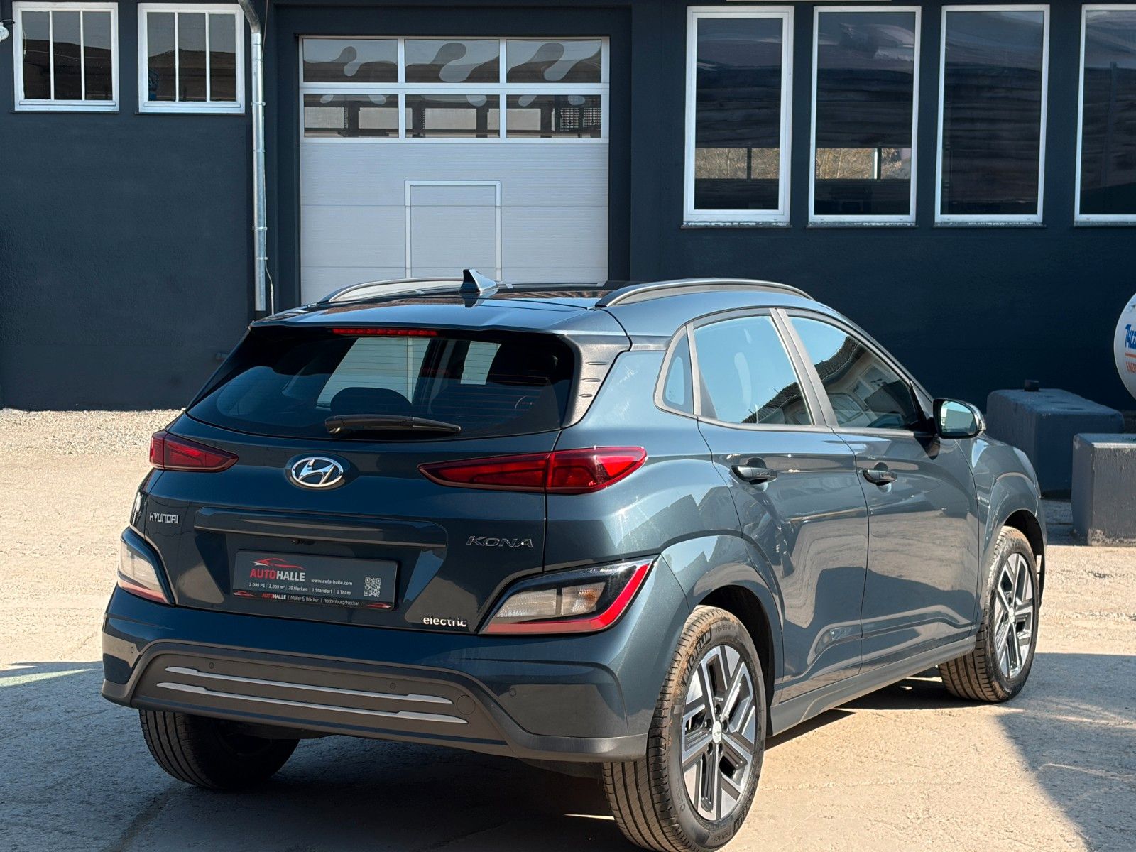 Fahrzeugabbildung Hyundai KONA E Select ACC PDC LFA LKA SHZ LHZ CarPlay