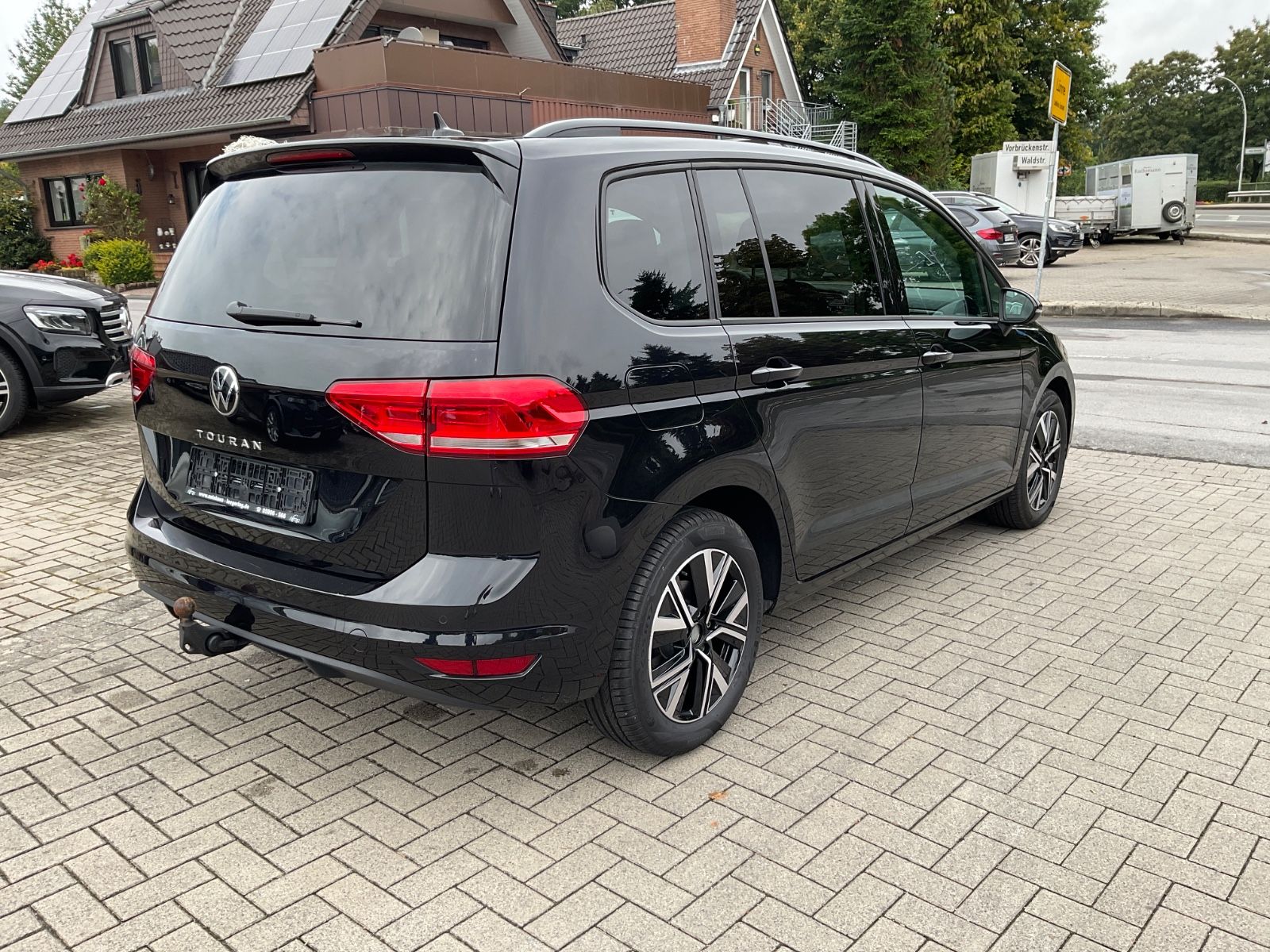 Fahrzeugabbildung Volkswagen Touran 1.5 TSI DSG,7 Sitze,AHK,Standheizung,Pano