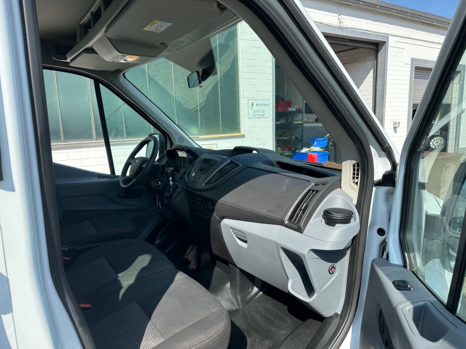 Fahrzeugabbildung Ford Transit Pritsche 310 L2 Doppelkabine*6Sitzer*AHK