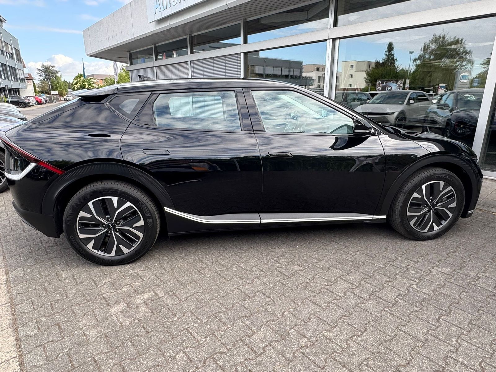 Fahrzeugabbildung Kia EV6 4WD NAVI+LED+SHZ+KAMERA+WP+DAB+ACC+19"