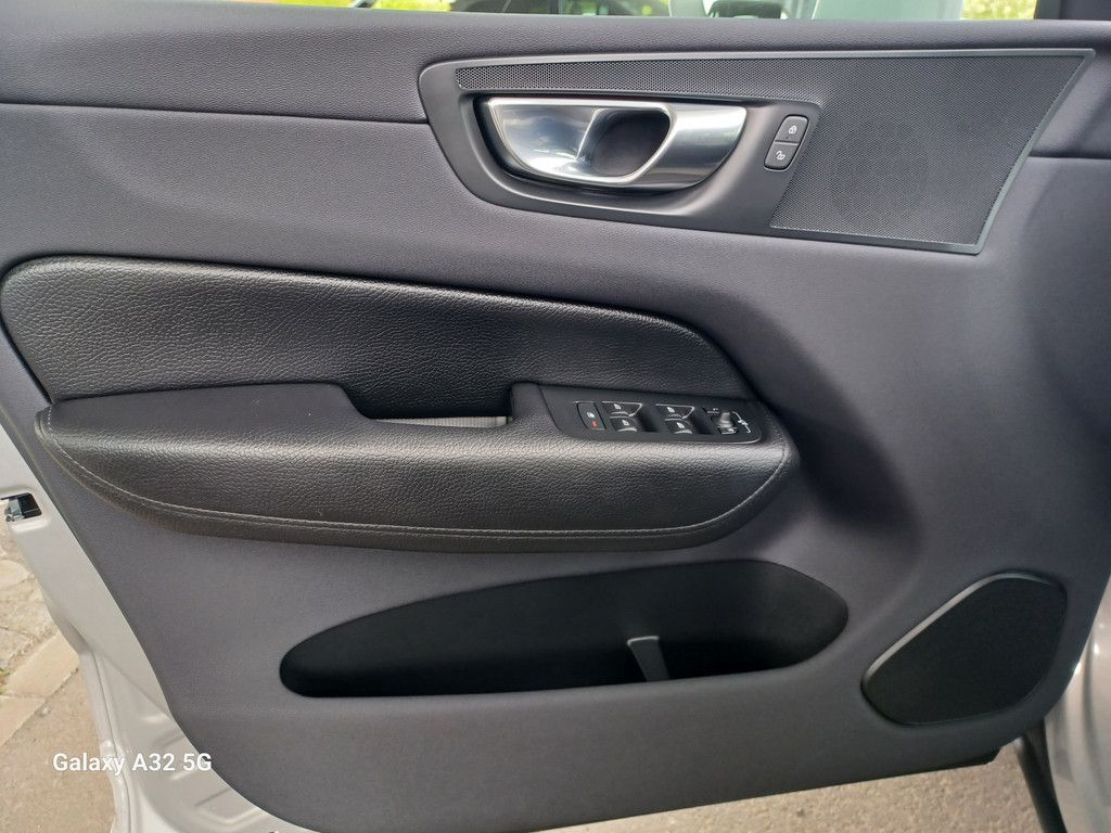 Volvo XC60 B4 Autom.°Momentum Pro°Leder°360°Cam° KI-be foto 19