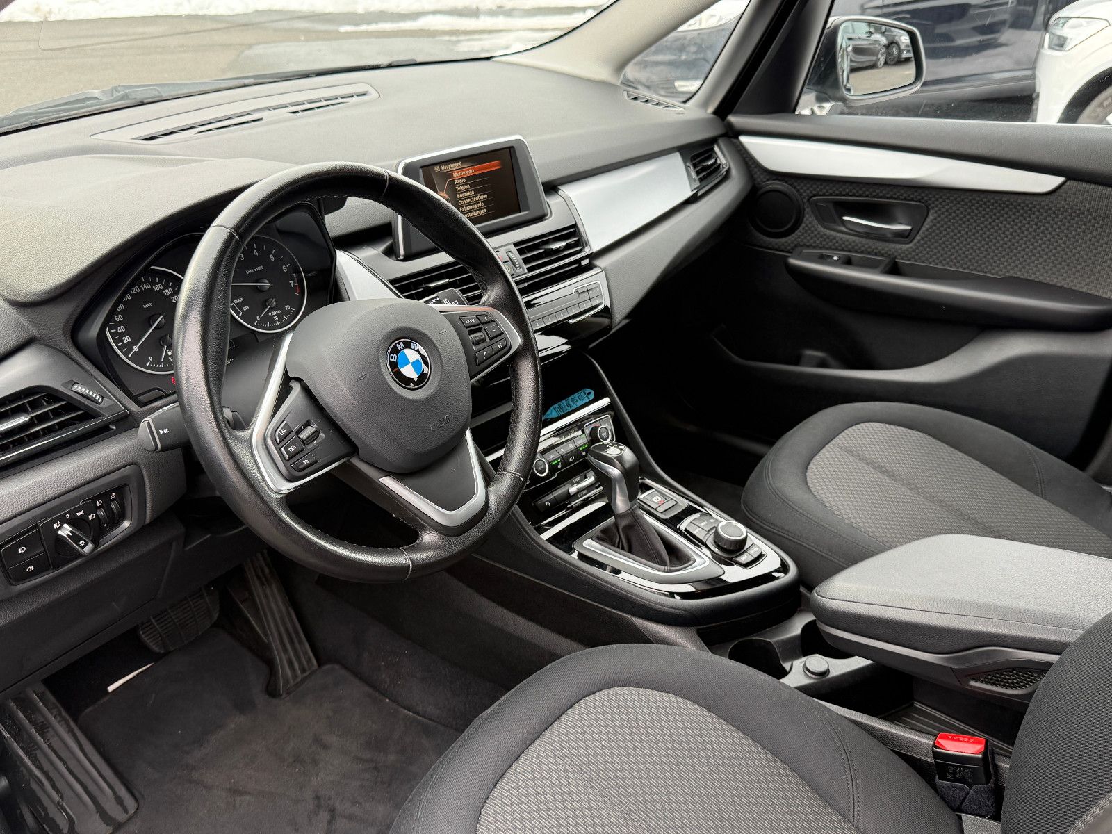 Fahrzeugabbildung BMW 218i Gran Tourer Advantage Aut AHK GRA PDC SHZ