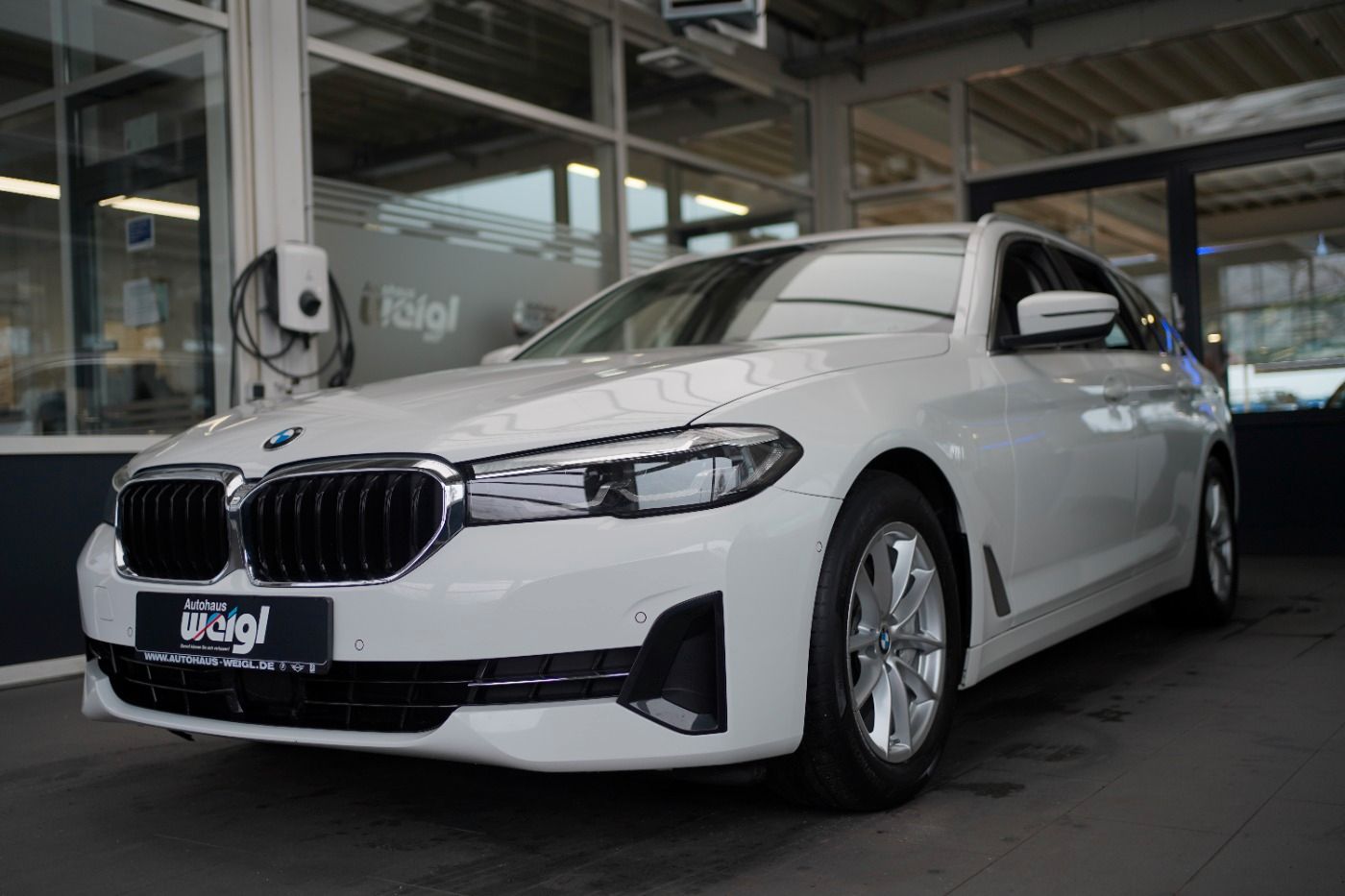 Fahrzeugabbildung BMW 530d xDrive Touring +Parking Assistant+AHK+DAB+