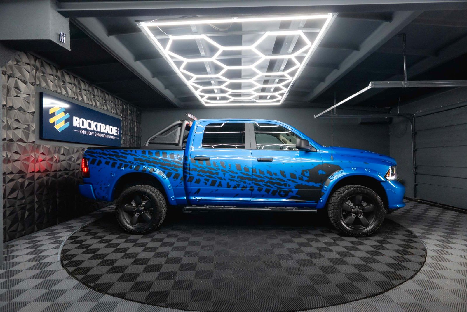 Fahrzeugabbildung Dodge RAM 5.7 V8 HEMI 4x4 OFFROAD Night-Paket *LED*