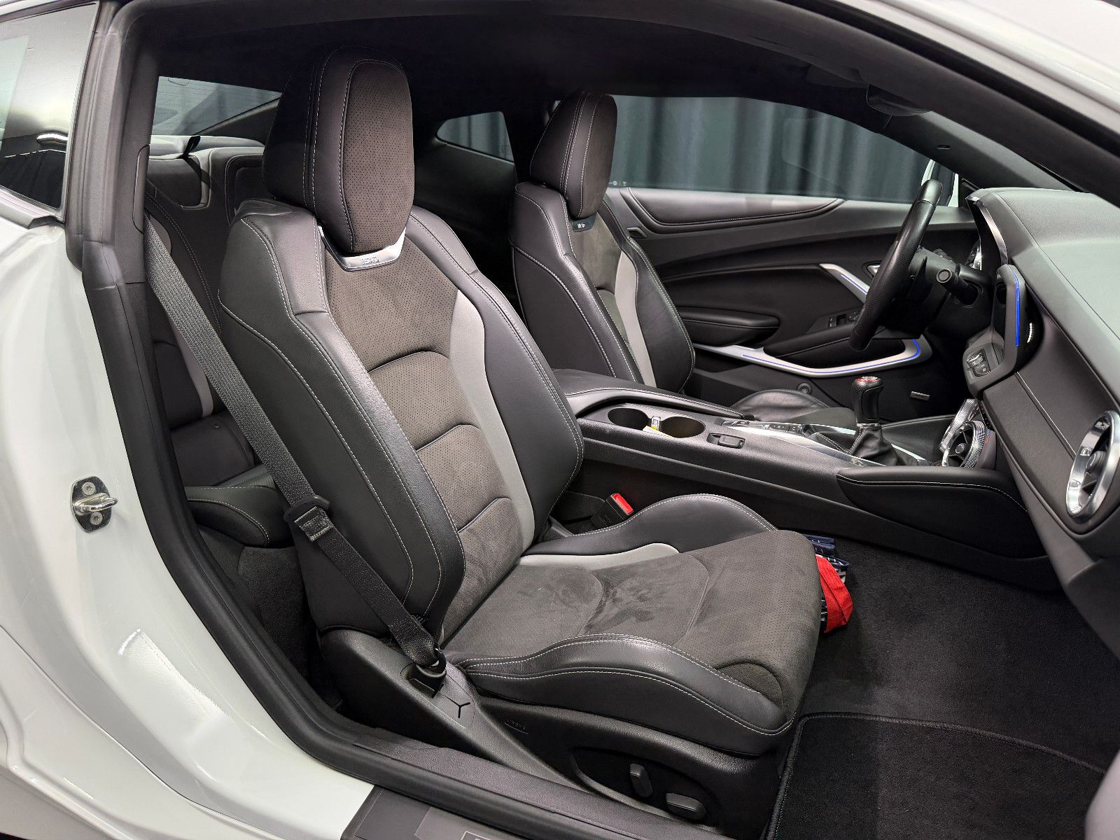 Fahrzeugabbildung Chevrolet Camaro Coupé V8|SCHALTER|RECARO|DEUTSCHES FZG|