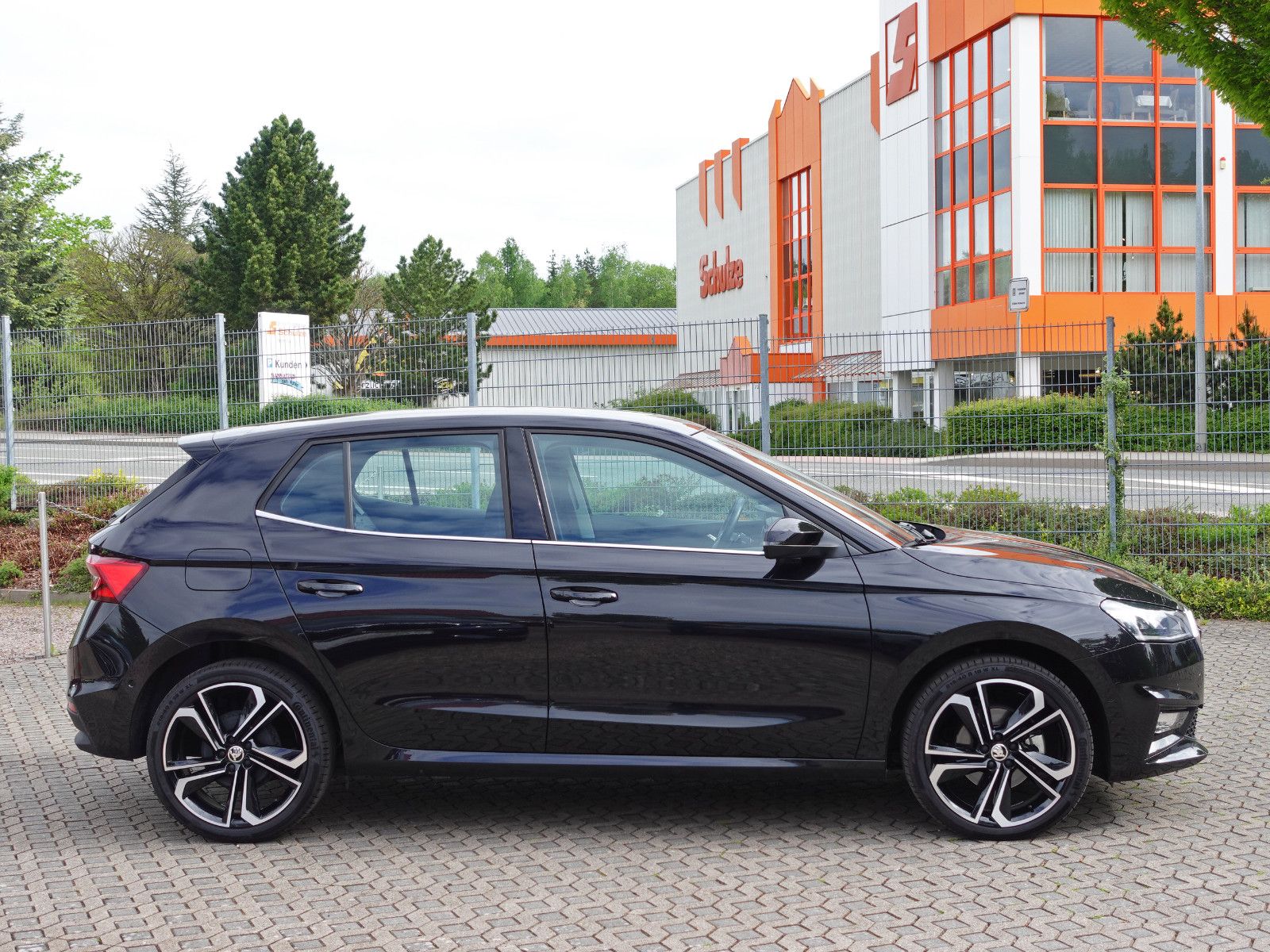 Fahrzeugabbildung SKODA Fabia 1.0 TSI DSG STYLE Pano Navi AHK SmartLink+