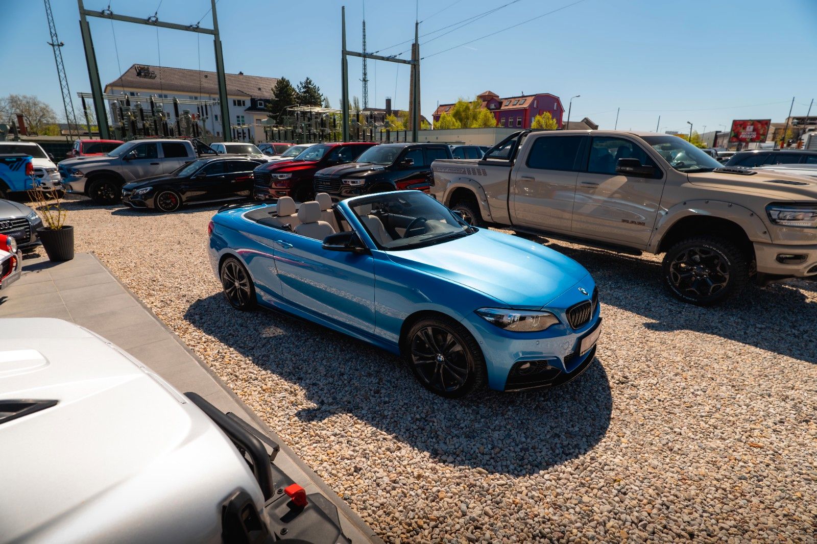 Fahrzeugabbildung BMW 230i Cabrio M-Sport Performance Shadow Line LED