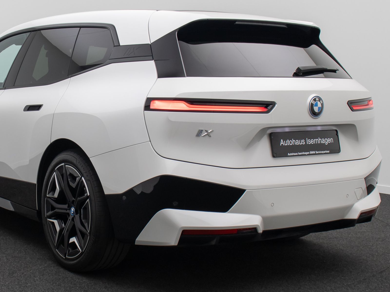 Fahrzeugabbildung BMW iX xD40 Sport 360&deg;SkyLounge DAB Laser H/K 22Zoll