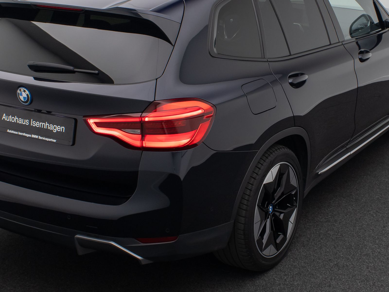Fahrzeugabbildung BMW iX3 Impressive Alarm H/K 360°HUD Komfort Panoram