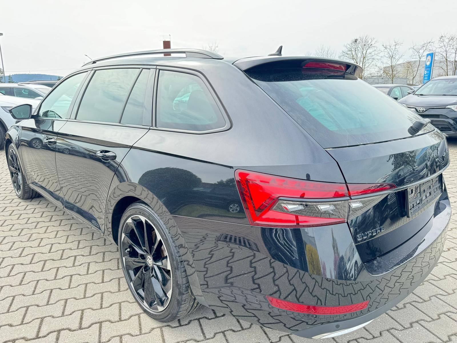 Skoda Superb Sportline 4x4 StHeizung Navi AHK ParkAss imagem 3