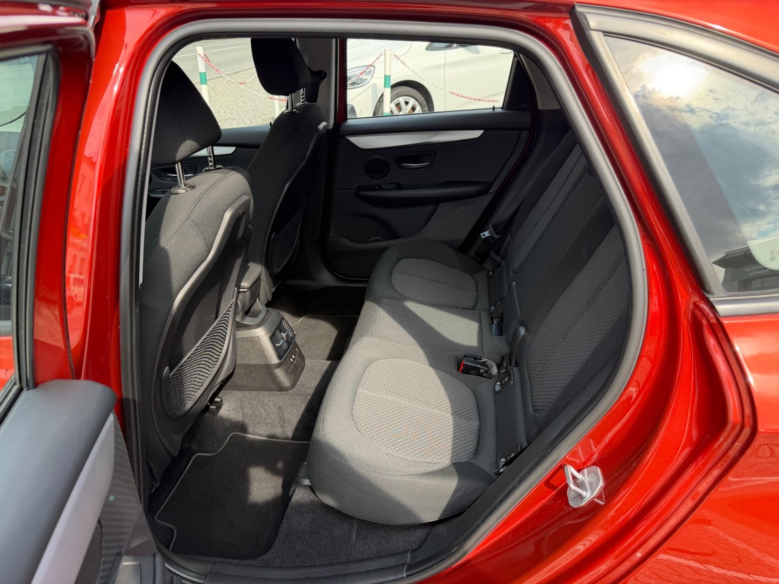 Fahrzeugabbildung BMW 220i Active Tourer NAVI AUTOMATIK LED 2-HAND