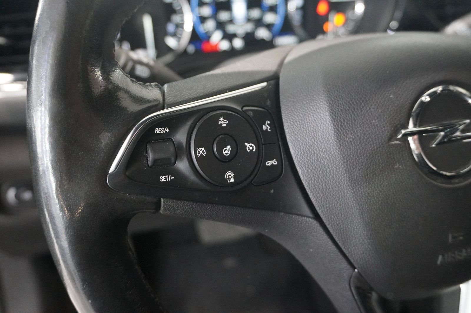 Fahrzeugabbildung Opel Insignia B ST 2.0D ELEGANCE NAVI/HUD/KAMERA/AHK