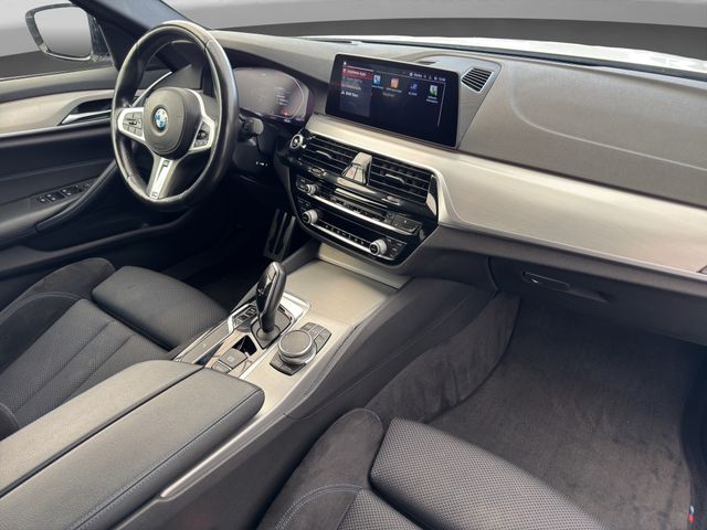 Fahrzeugabbildung BMW 520d M Sport+M Fahrwerk+Adaptive LED+CAM+HUD+DAB