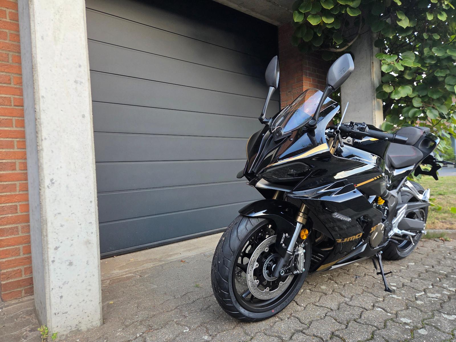 QJ Motor SRK 800 RR