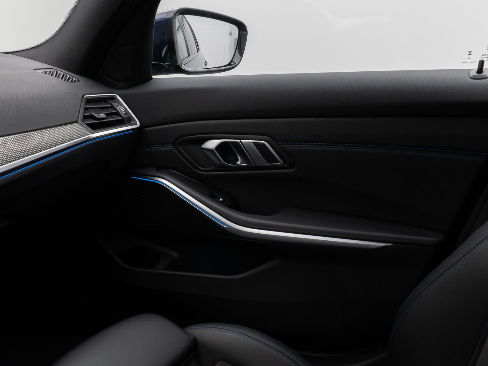 Fahrzeugabbildung BMW 330e  M Sport Laser Kamera HUD DAB HiFi Komfort