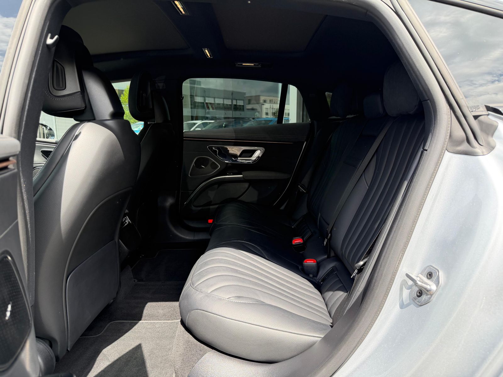 Fahrzeugabbildung Mercedes-Benz EQS  450+ AIRMAT+PANO+LED+SHZ+MEMO+ACC+WP+360°+