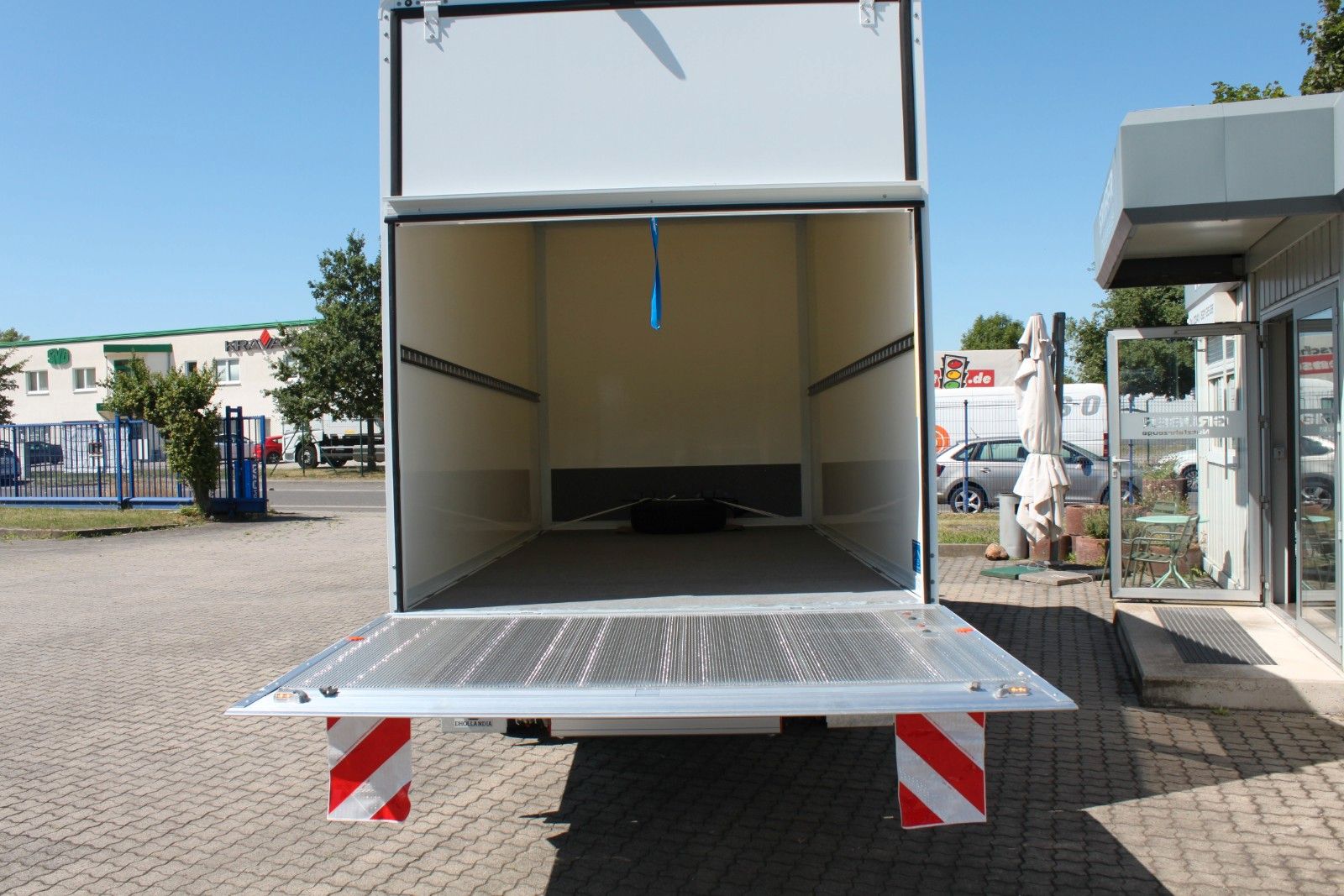 Fahrzeugabbildung Iveco Daily 35S16 Koffer 2375 hoch /LBW 750Kg