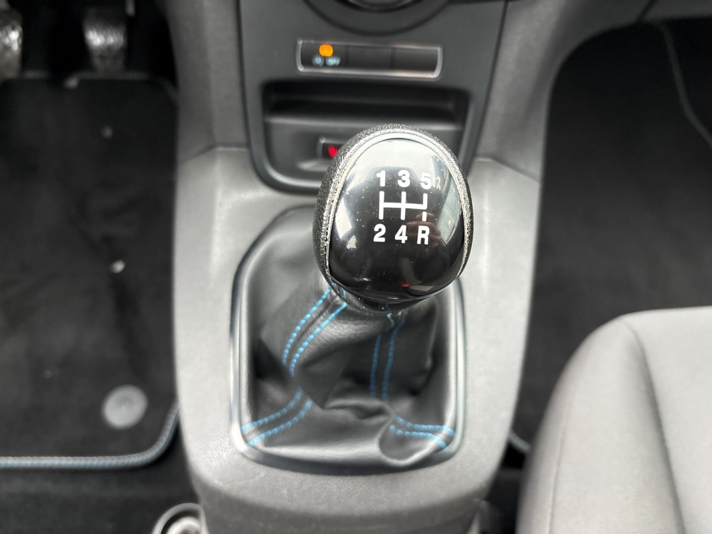 Fahrzeugabbildung Ford Fiesta SHZ Bluetooth Klimaanlage heizb WSS