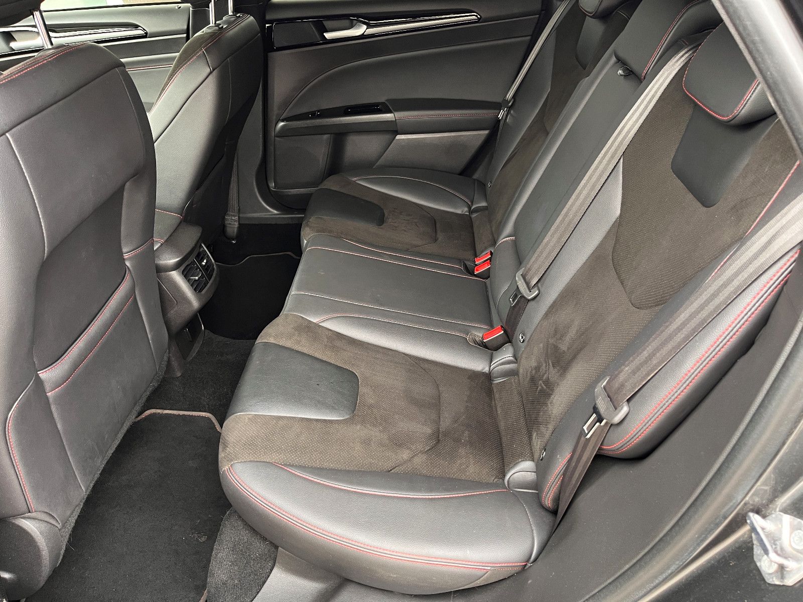 Fahrzeugabbildung Ford Mondeo Turnier ST-Line