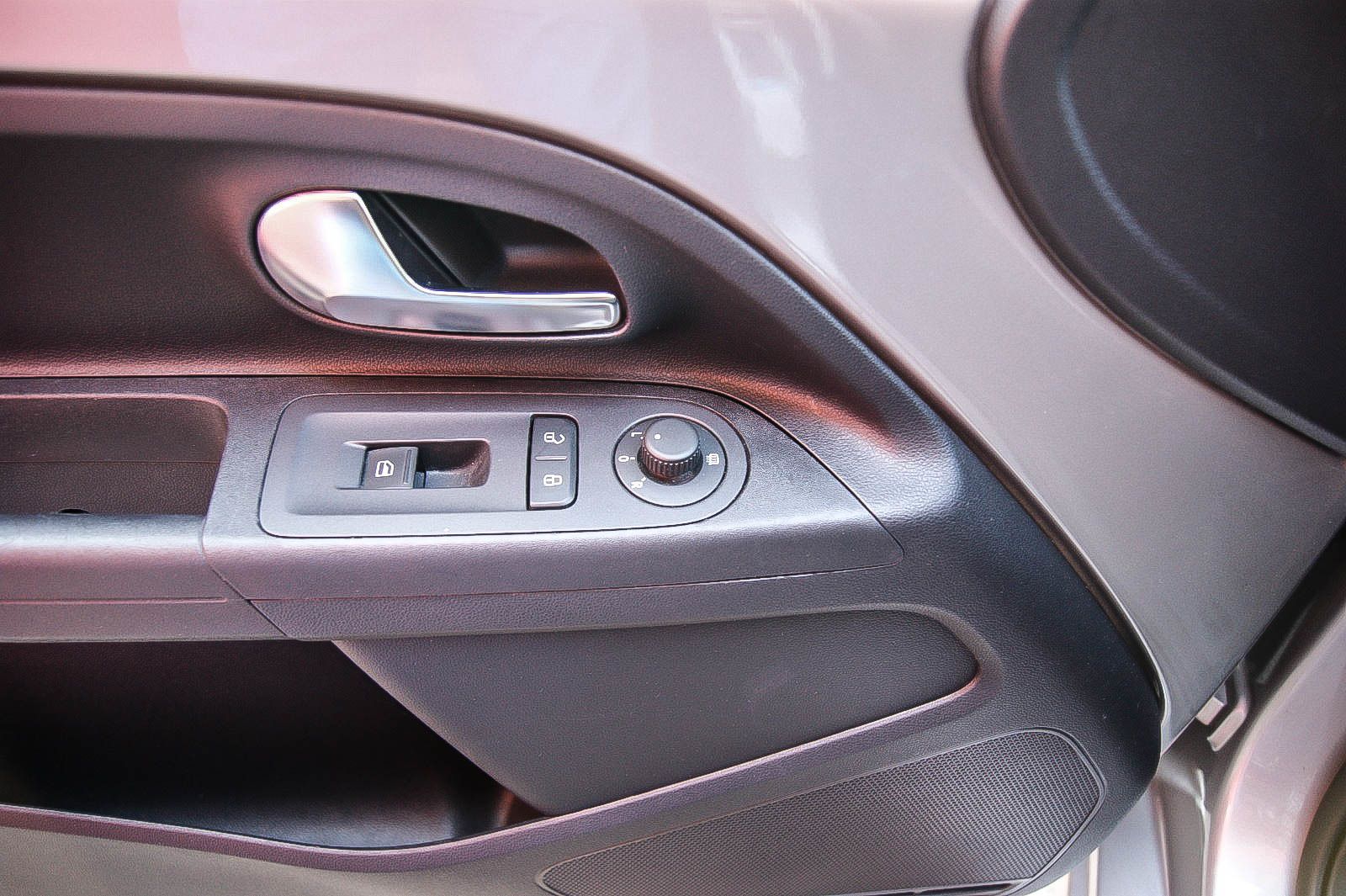 Fahrzeugabbildung Volkswagen up! high up BMT NAVIGATION KLIMA SITZHEIZUNG ALU