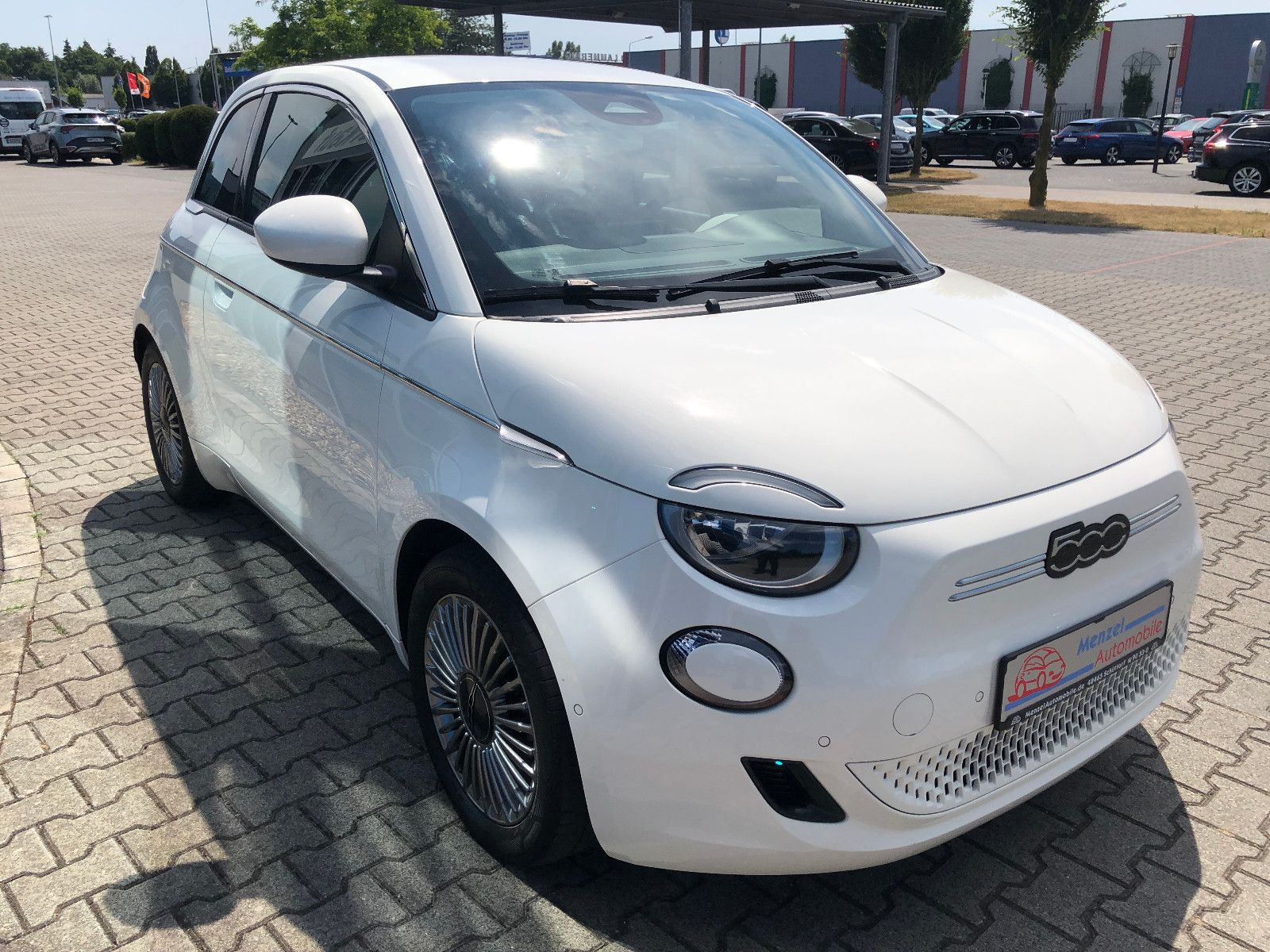 Fiat 500e 42kWh  KAM NAVI ACC SH Alu UPE: 40.990€!! imagem 3