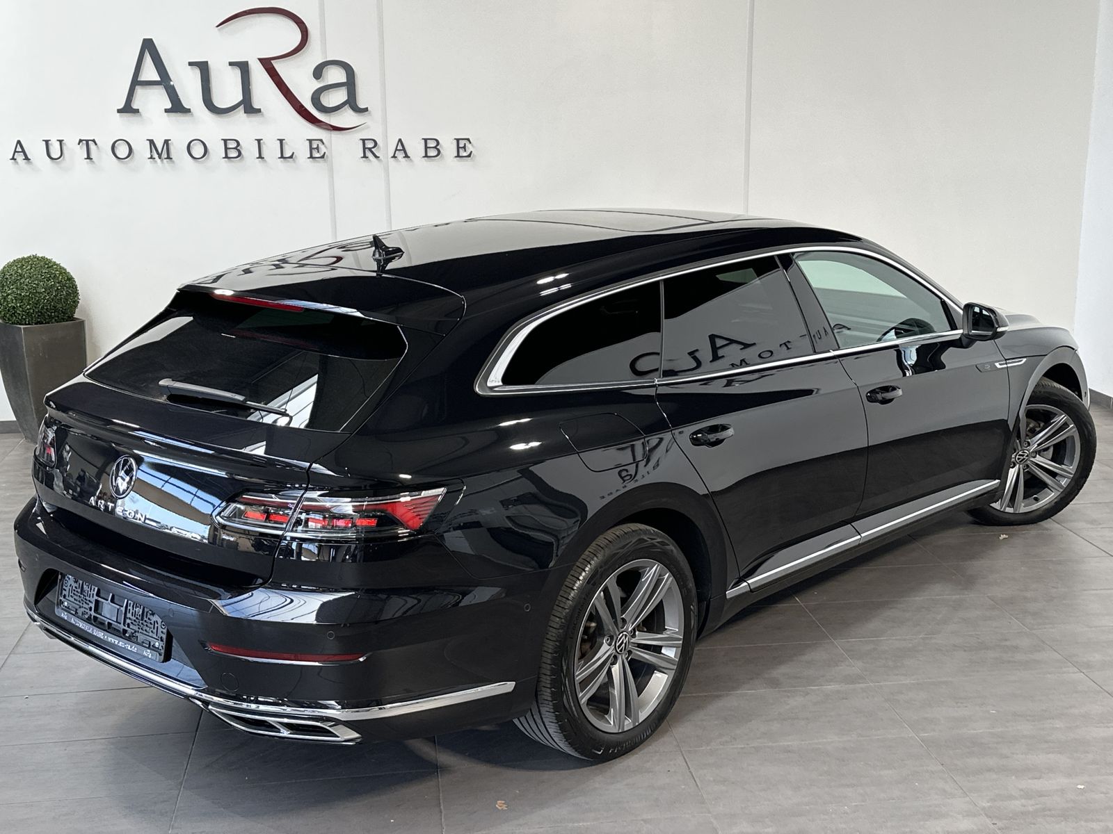 Fahrzeugabbildung Volkswagen Arteon SB 2.0 TDI DSG R-Line NAV+MATRIX+AHK+PANO