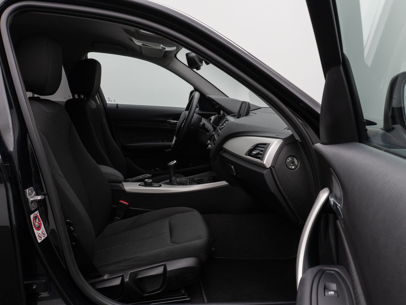 Fahrzeugabbildung BMW 118i Parkassist Sitzheizg USB Regensensor 8fach
