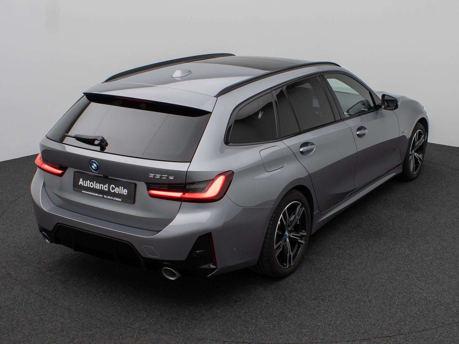 Fahrzeugabbildung BMW 330e M Sport Panorama Kamera HUD DAB HiFi AHK