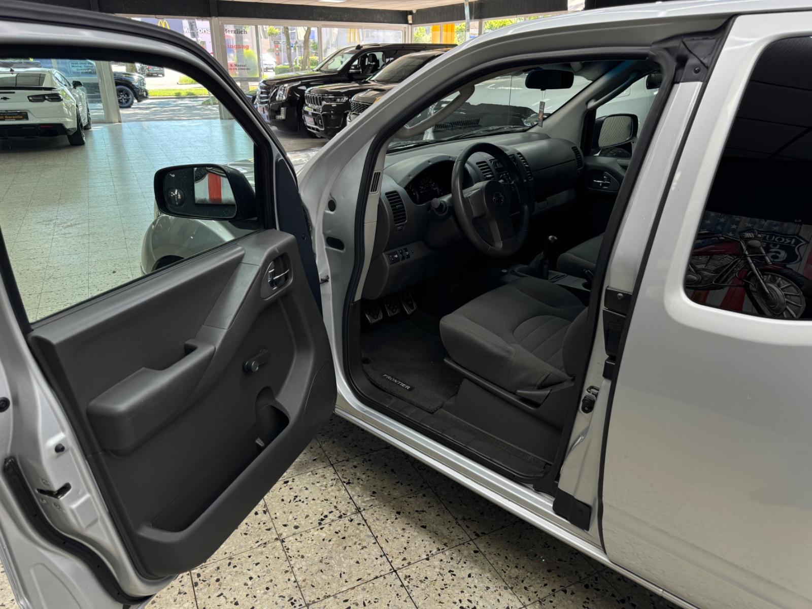 Nissan Frontier 2005 — photo 18