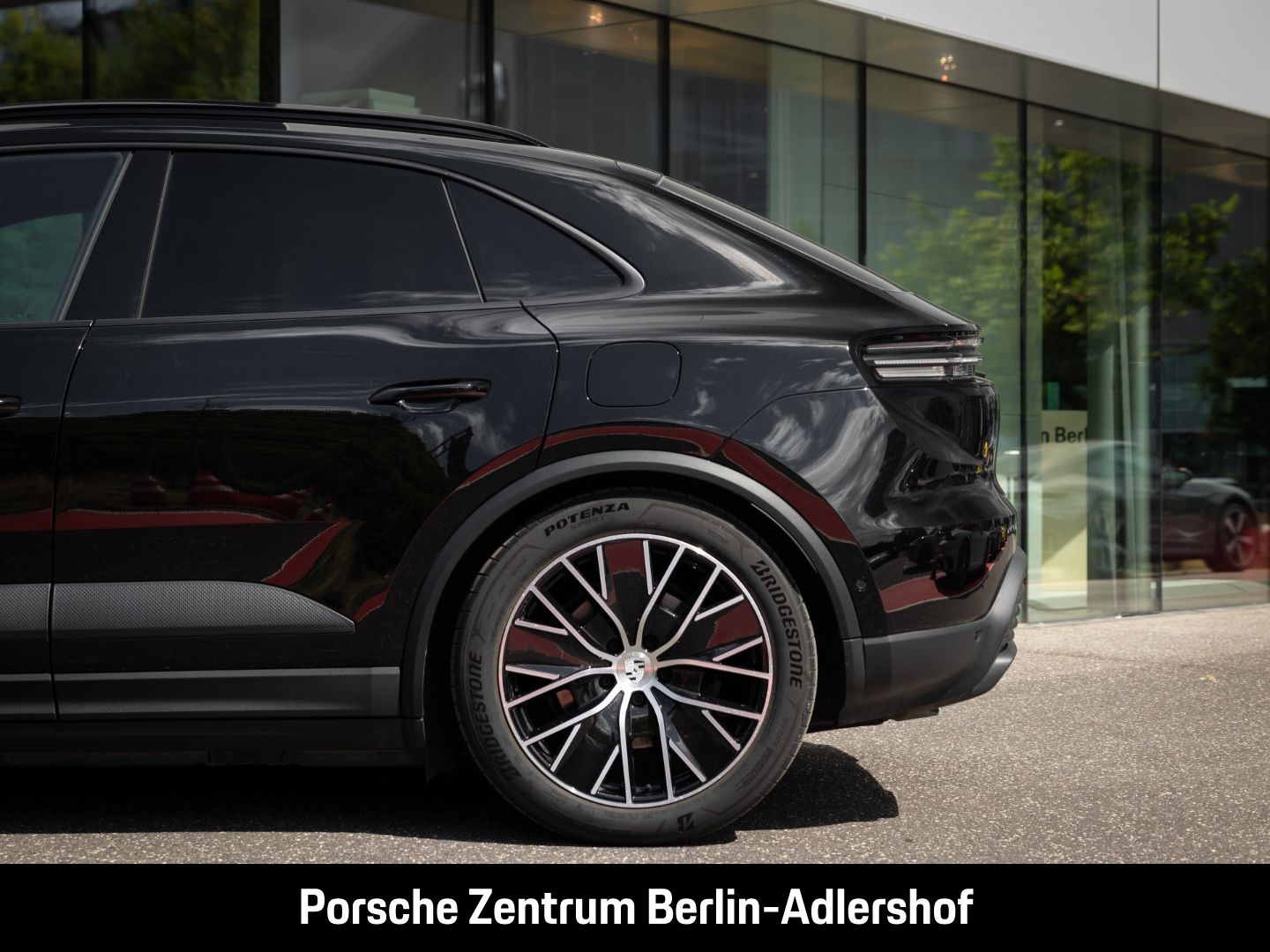 Porsche Macan 4 InnoDrive HA-Lenkung HeadUp Luftfederung foto 17