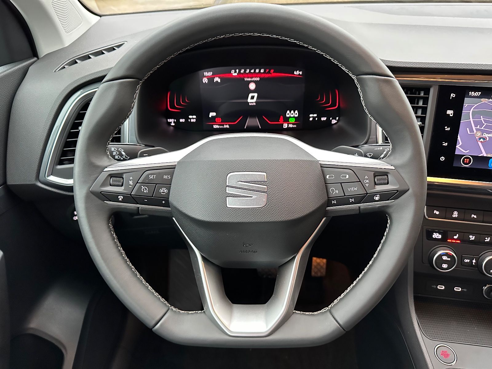 Fahrzeugabbildung SEAT Ateca 1.5 TSI Style DSG AHK/Navi/ACC/SHZG/LED