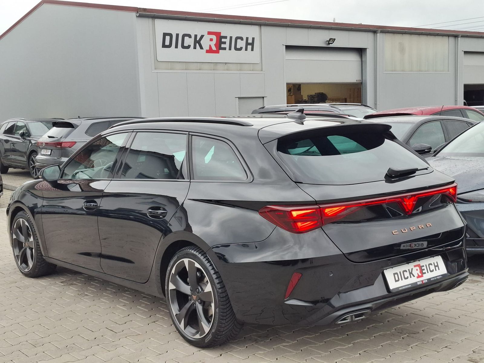 Fahrzeugabbildung CUPRA Leon 1.5 eTSI DSG AHK*DYNAMICA*EDGE*LED*5JGARAN.