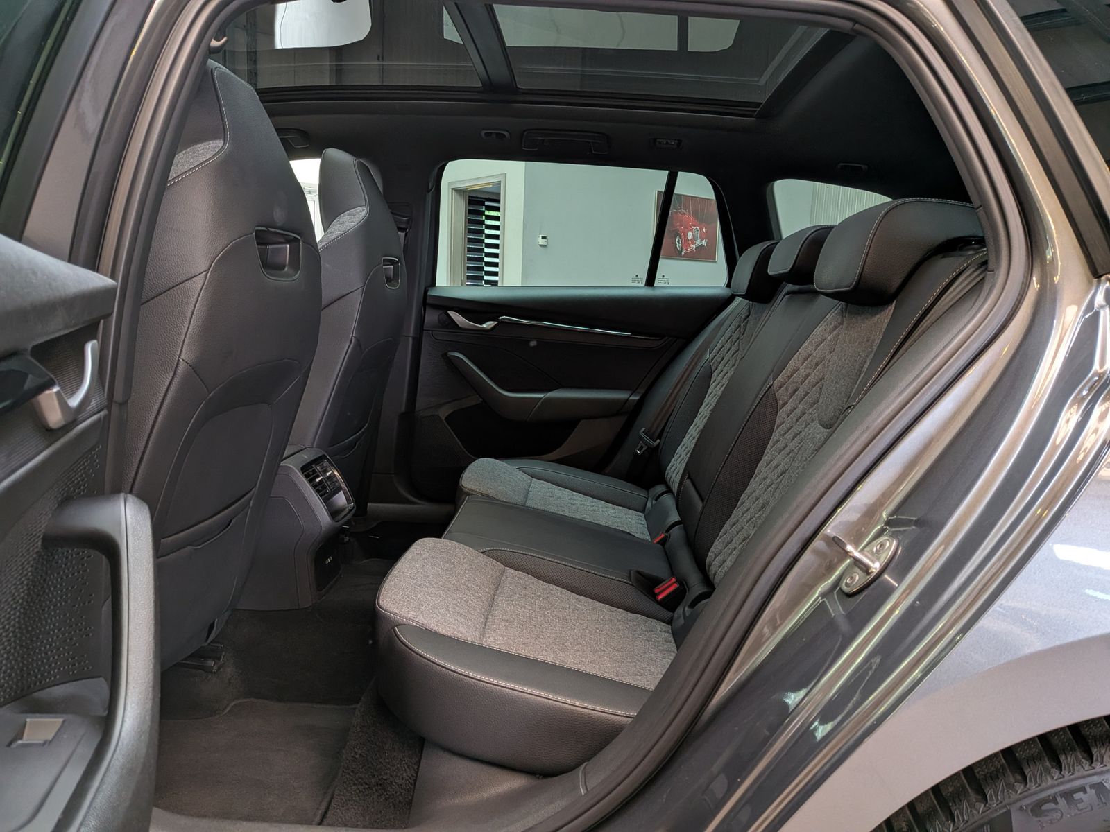 Fahrzeugabbildung SKODA Octavia 1.5 TSI Sportline MATRIX PANO AHK 5J-Gar