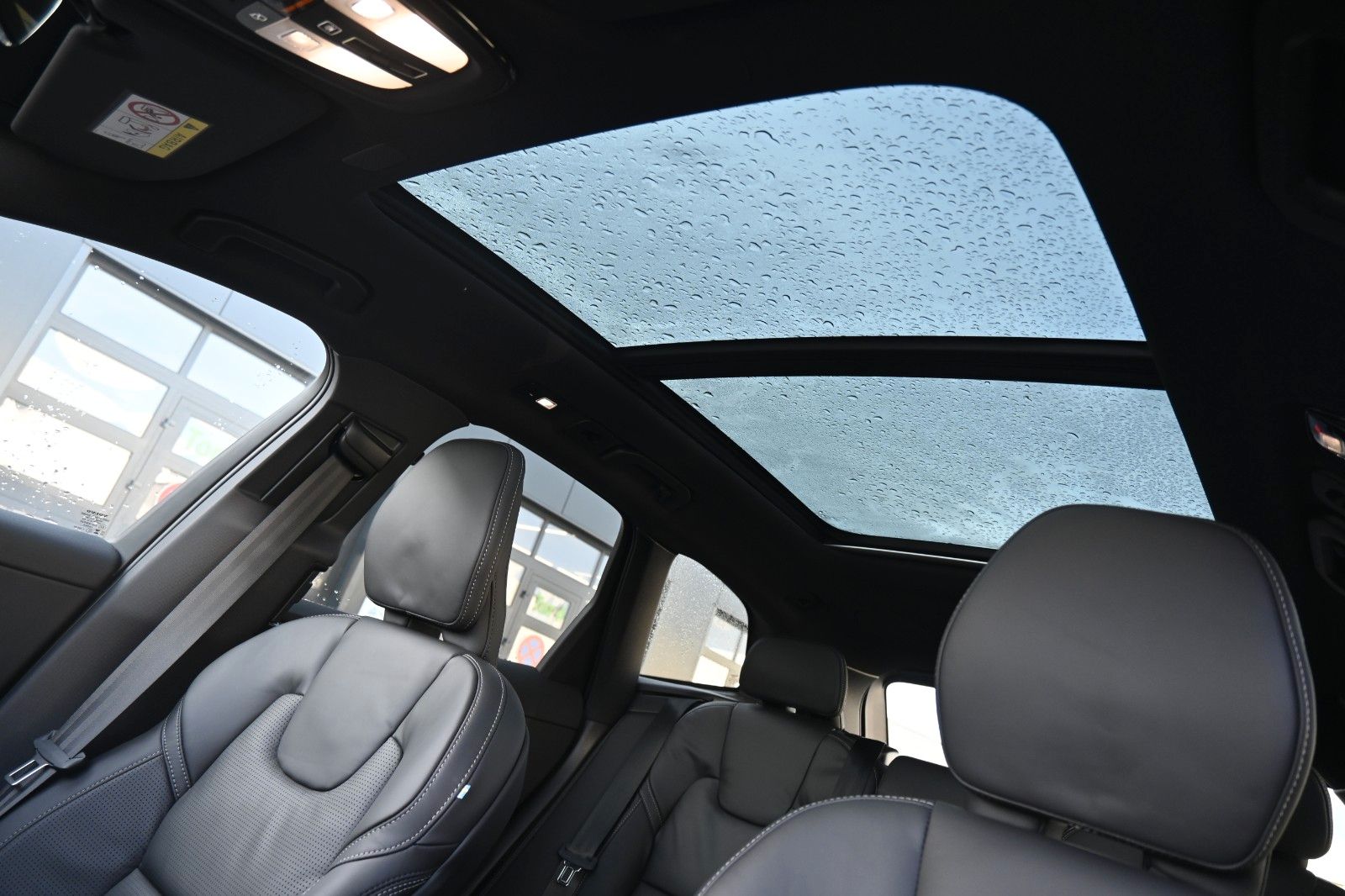 Fahrzeugabbildung Volvo XC60 B5 B Ultra Black Edition*LUFT*360°*Massage*