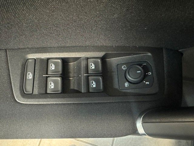 Fahrzeugabbildung Volkswagen Touran Comfortline BMT/Start-Stopp LED 7 Sitzer