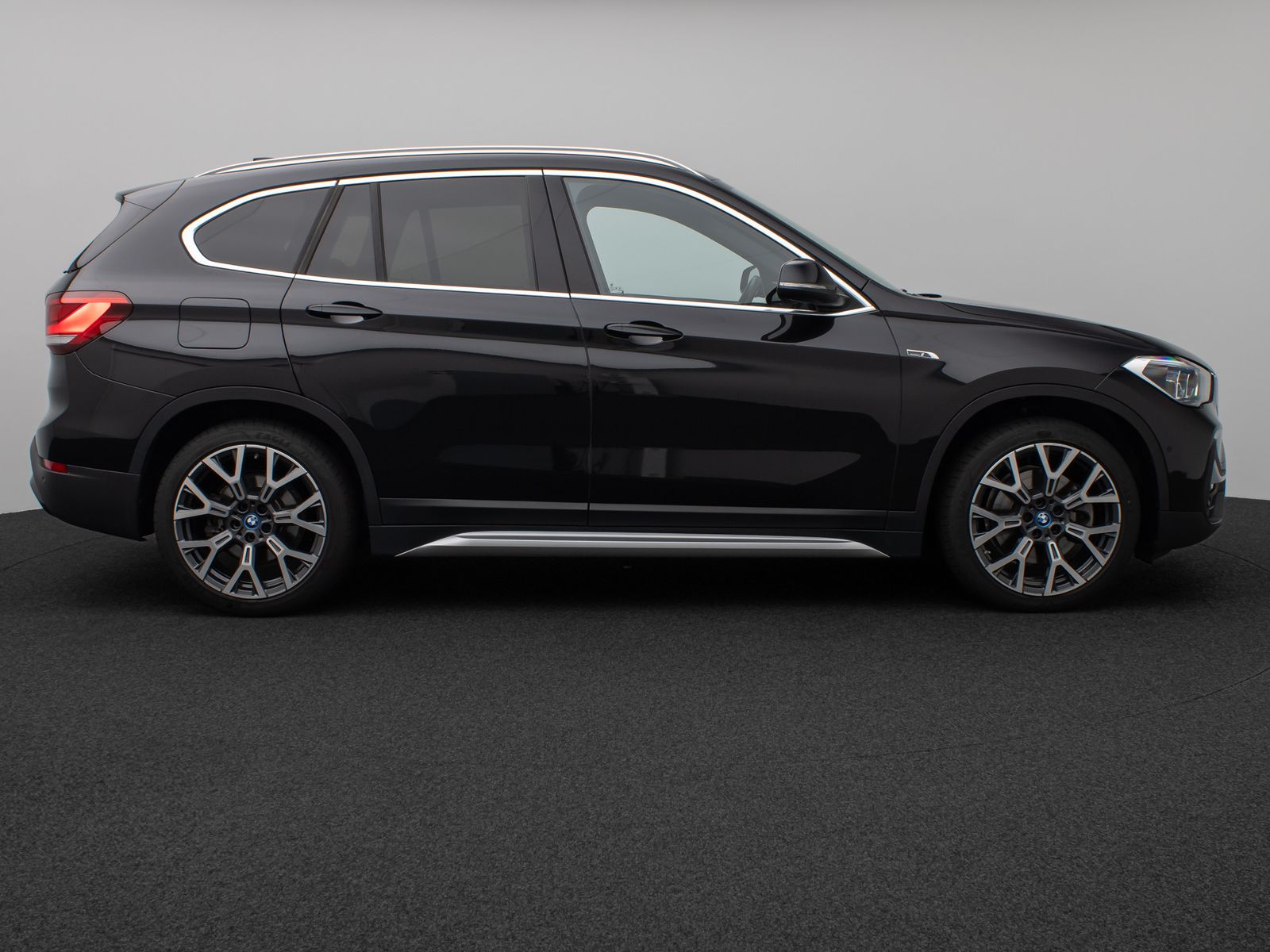 Fahrzeugabbildung BMW X1 xD25e xLine Kamera HUD DAB H/K Komfort Sport