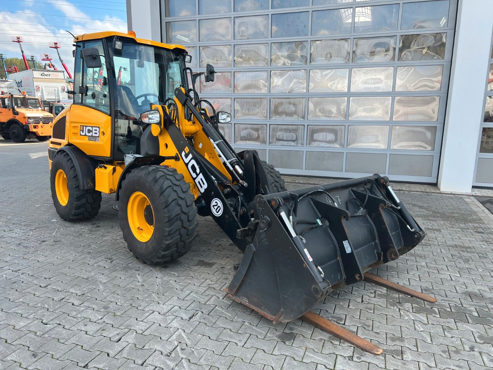 Fahrzeugabbildung JCB 407 SV / nur 268h! / Klappschaufel & Gabel
