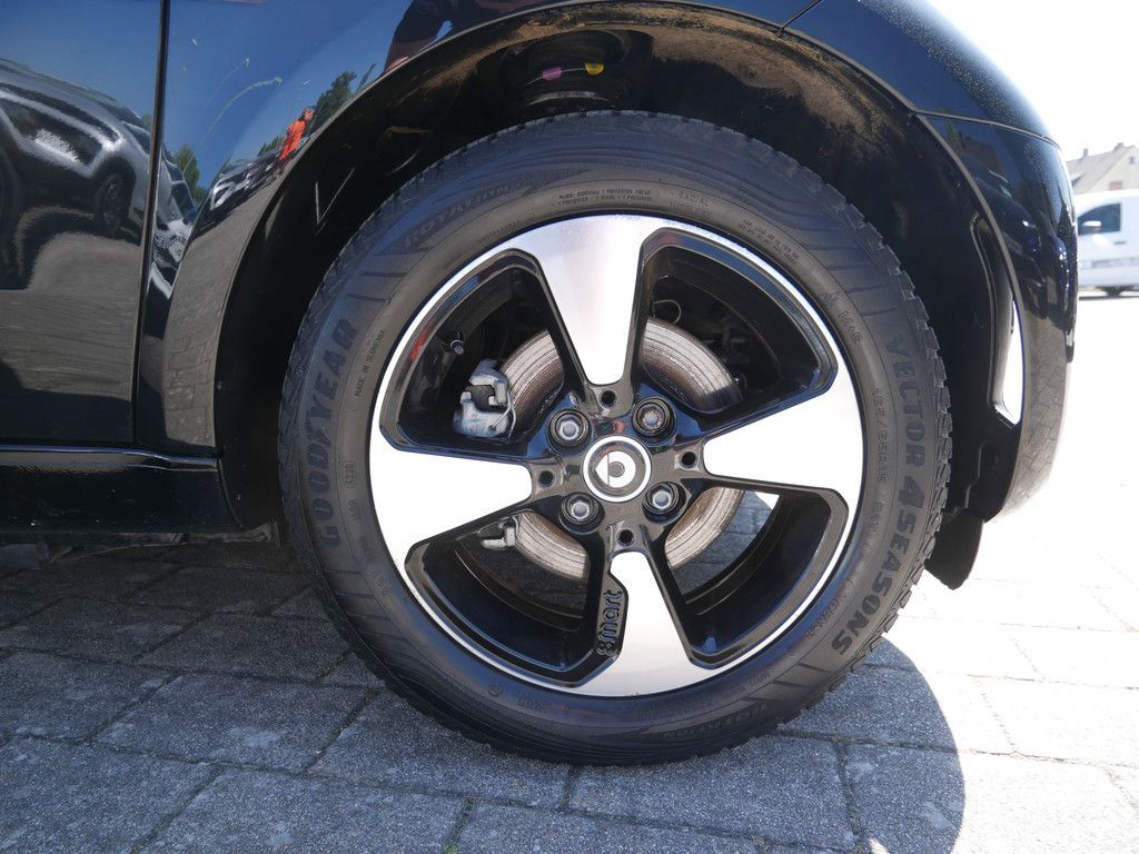 Fahrzeugabbildung Smart fortwo EQ KLIMAAUTOMATIK SITZHEIZUNG
