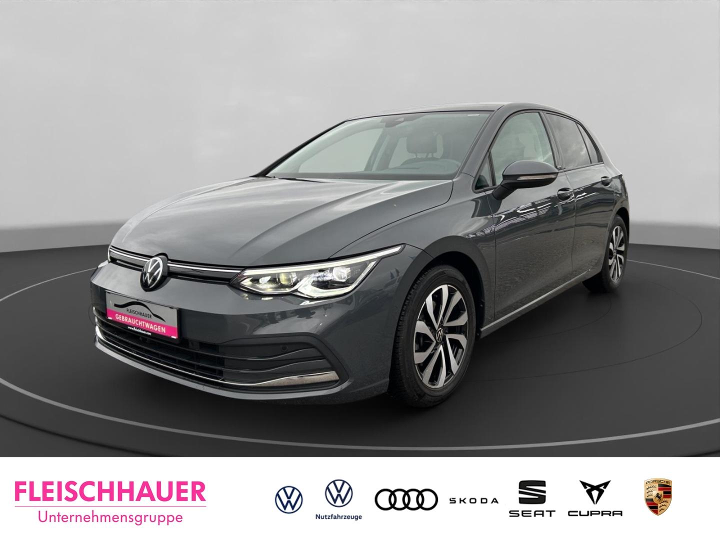 Volkswagen Golf VIII Active 2.0 Life DSG+PANORAMAD+AHK+SHZ