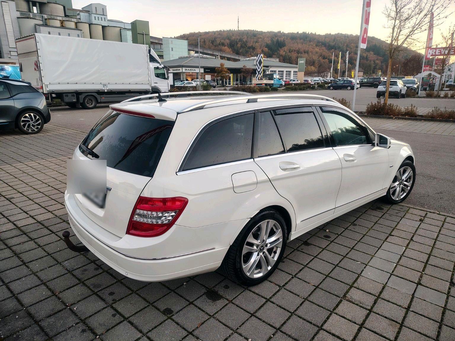 Mercedes-Benz C200 2010 — photo 5