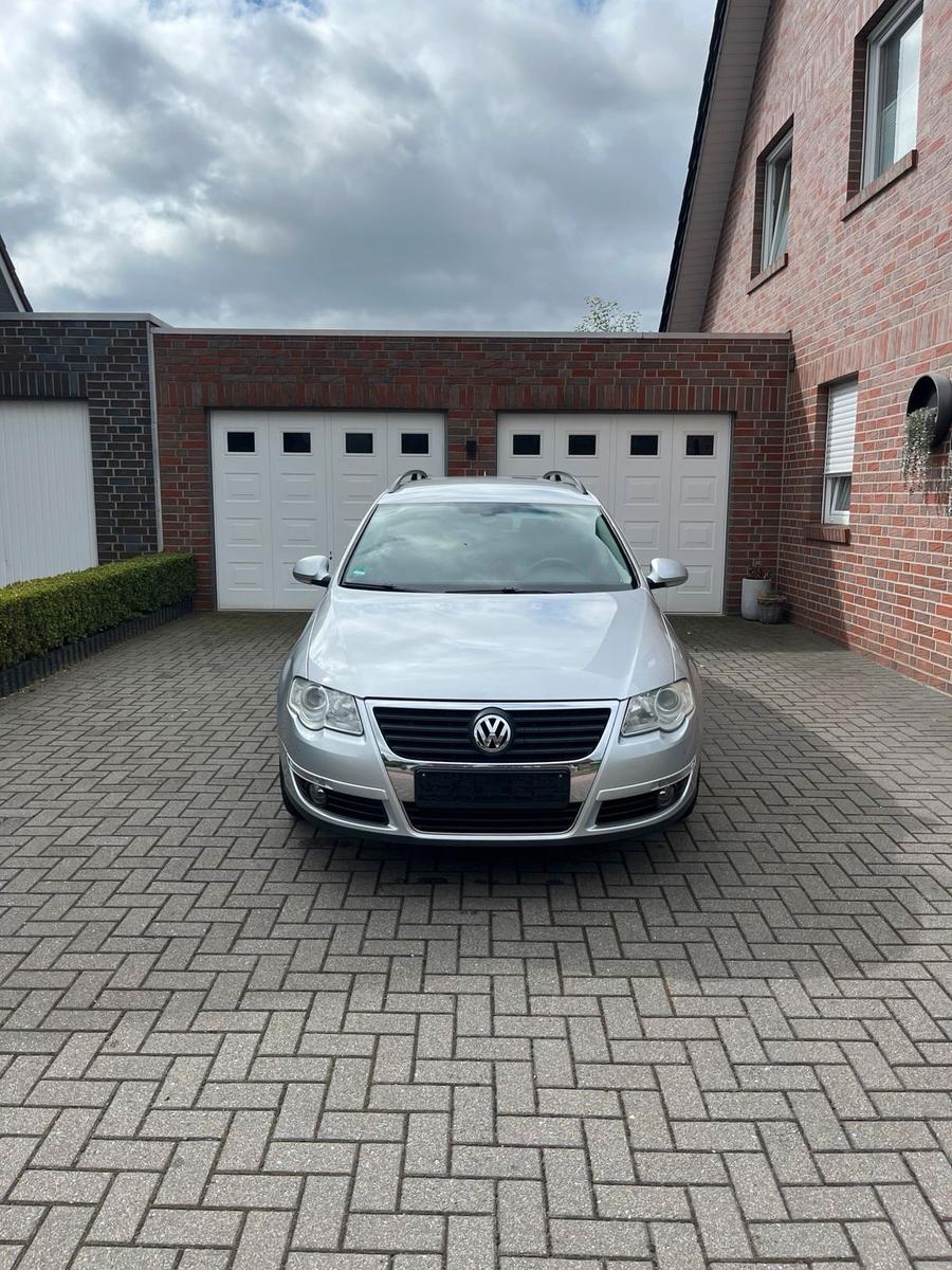 Volkswagen Passat 2009 — rear view