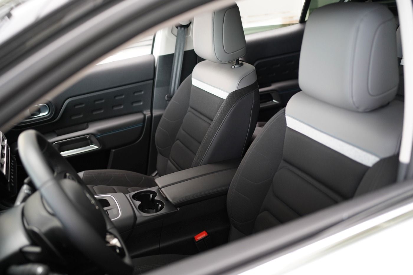 Fahrzeugabbildung Citroën C5 Aircross Plug In Hybrid 225 C-Series Navi DAB