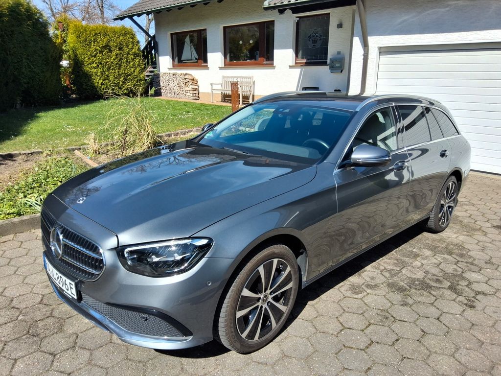 Image of Mercedes-Benz E 300