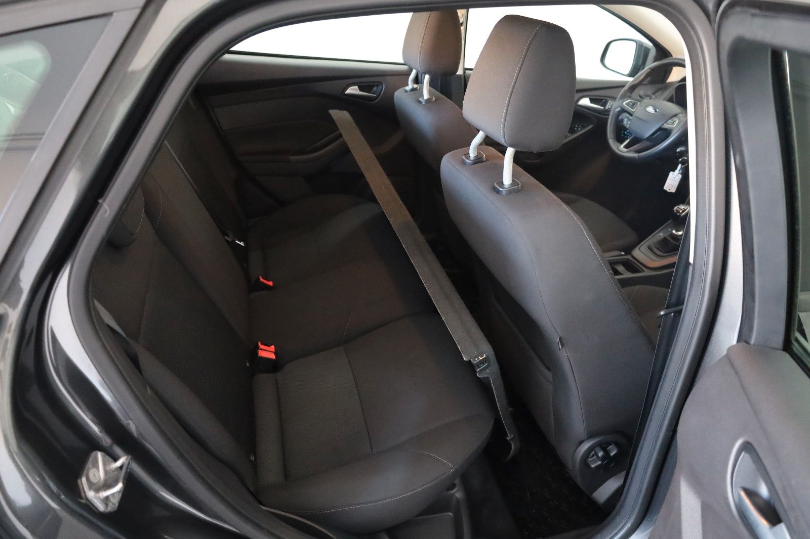 Fahrzeugabbildung Ford Focus Lim. Business,Tempomat,PDC,Navi,SH,SR+WR
