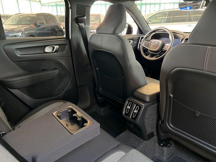 Volvo XC40 B3 Plus-Dark DKG Pano Pixel-LED AHK Pilot B