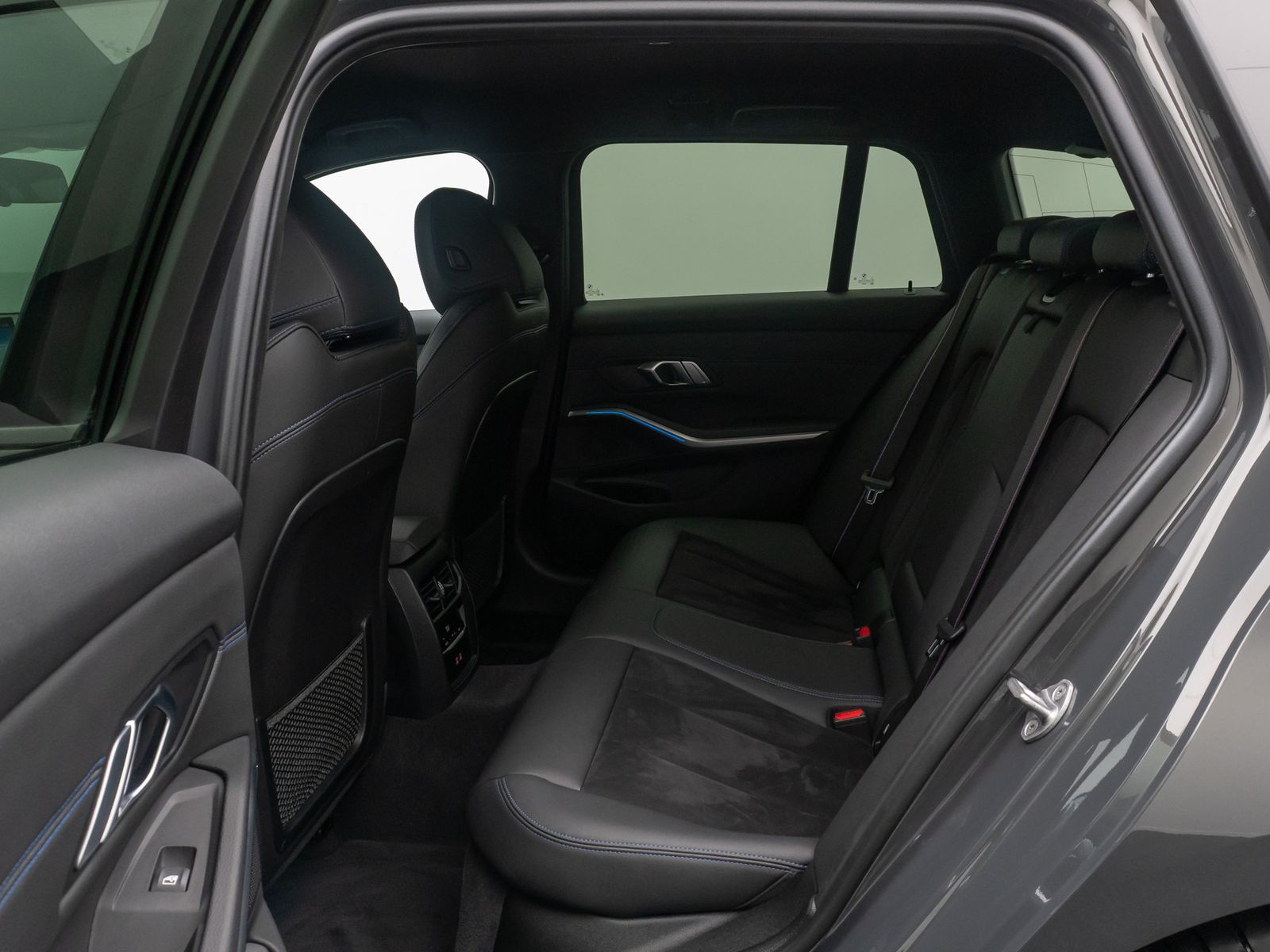 Fahrzeugabbildung BMW 330e xD M Sport HUD DAB Kamera HiFi Komf 19Zoll