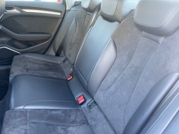 Fahrzeugabbildung Audi A3 Lim. 40 TFSI quattro sport NAVI RFK