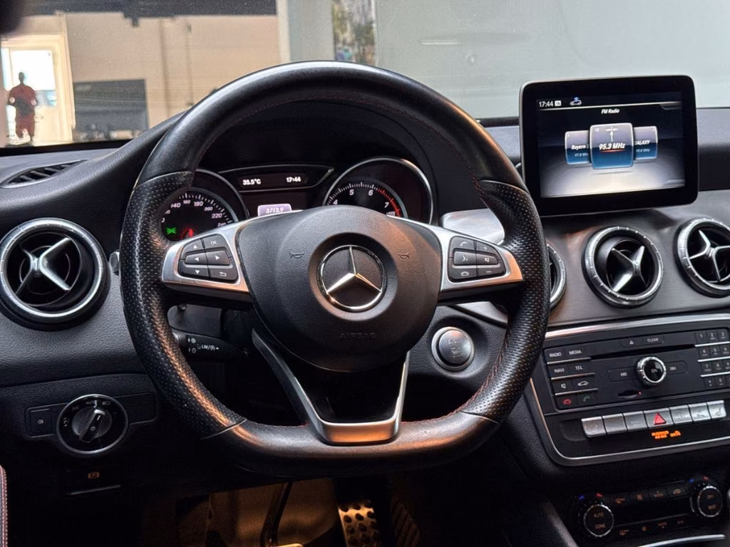 Mercedes-Benz CLA 250 NightPaket AMG-Line Magno Lack