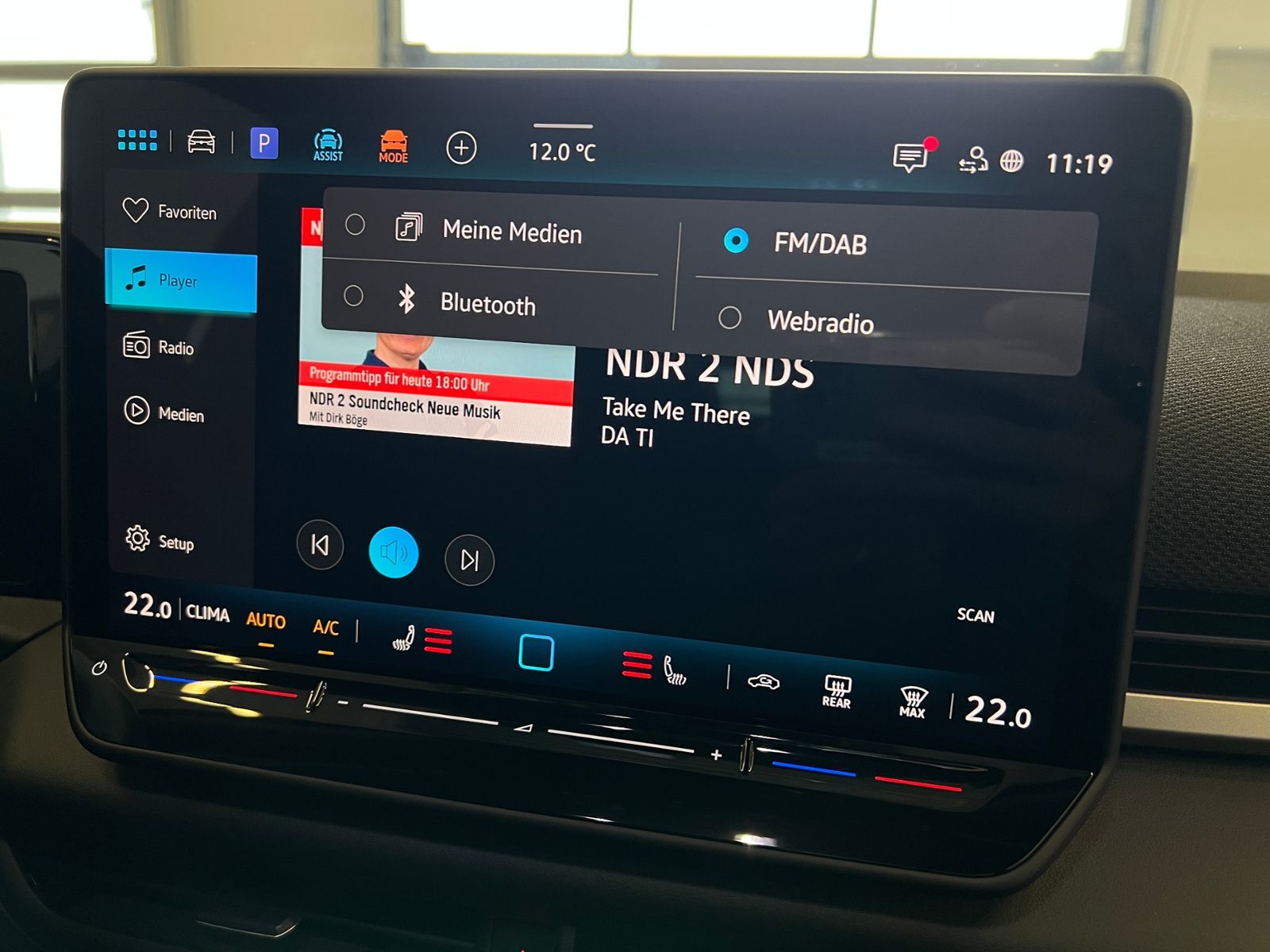 Fahrzeugabbildung Volkswagen T-Roc R-Line 1.5 eTSI DSG *AHK, LED, ACC, Kamera