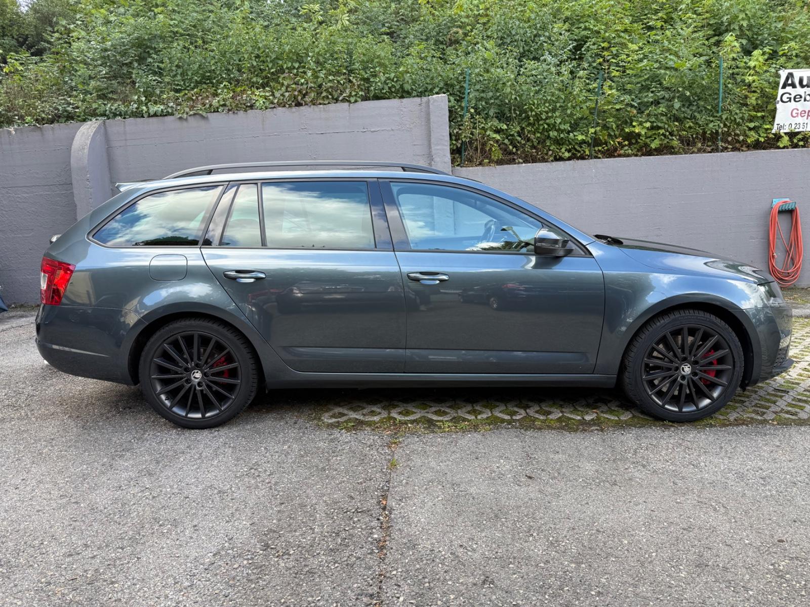 Skoda Octavia Combi RS Klima Navi Xenon -nur 73.000km!